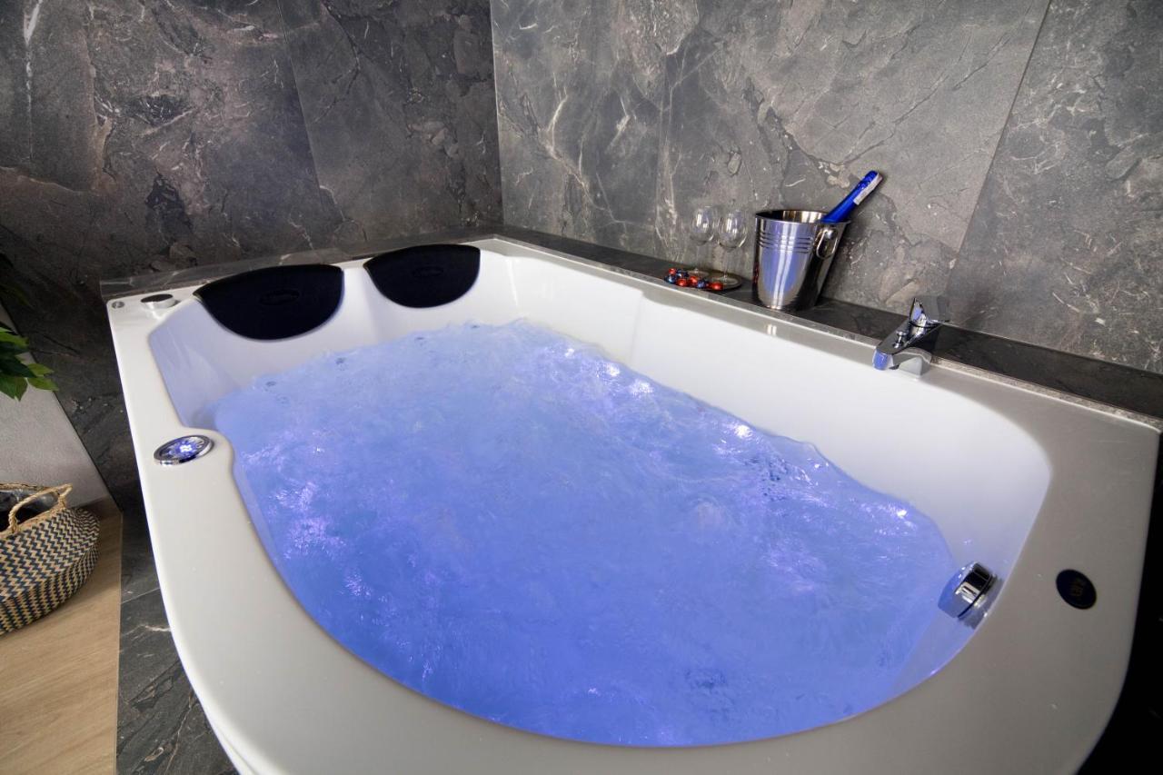 Jacuzzi Apartment Main Square Cracovie Extérieur photo