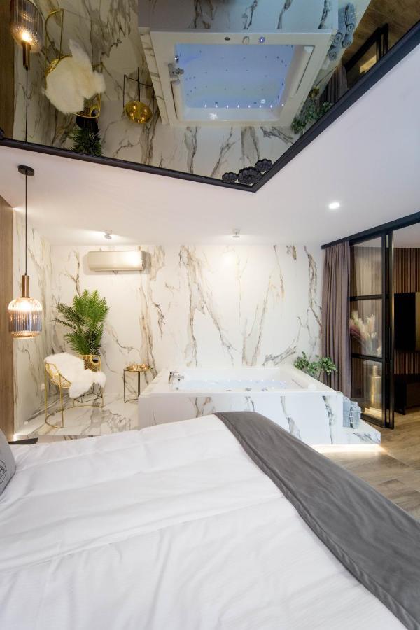 Jacuzzi Apartment Main Square Cracovie Extérieur photo