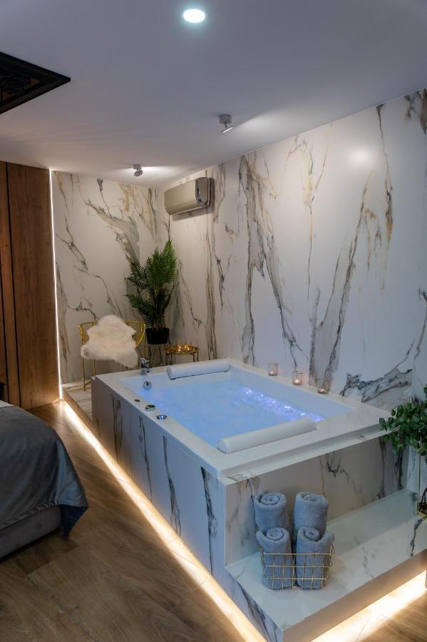 Jacuzzi Apartment Main Square Cracovie Extérieur photo
