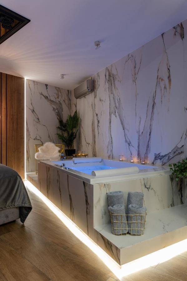 Jacuzzi Apartment Main Square Cracovie Extérieur photo