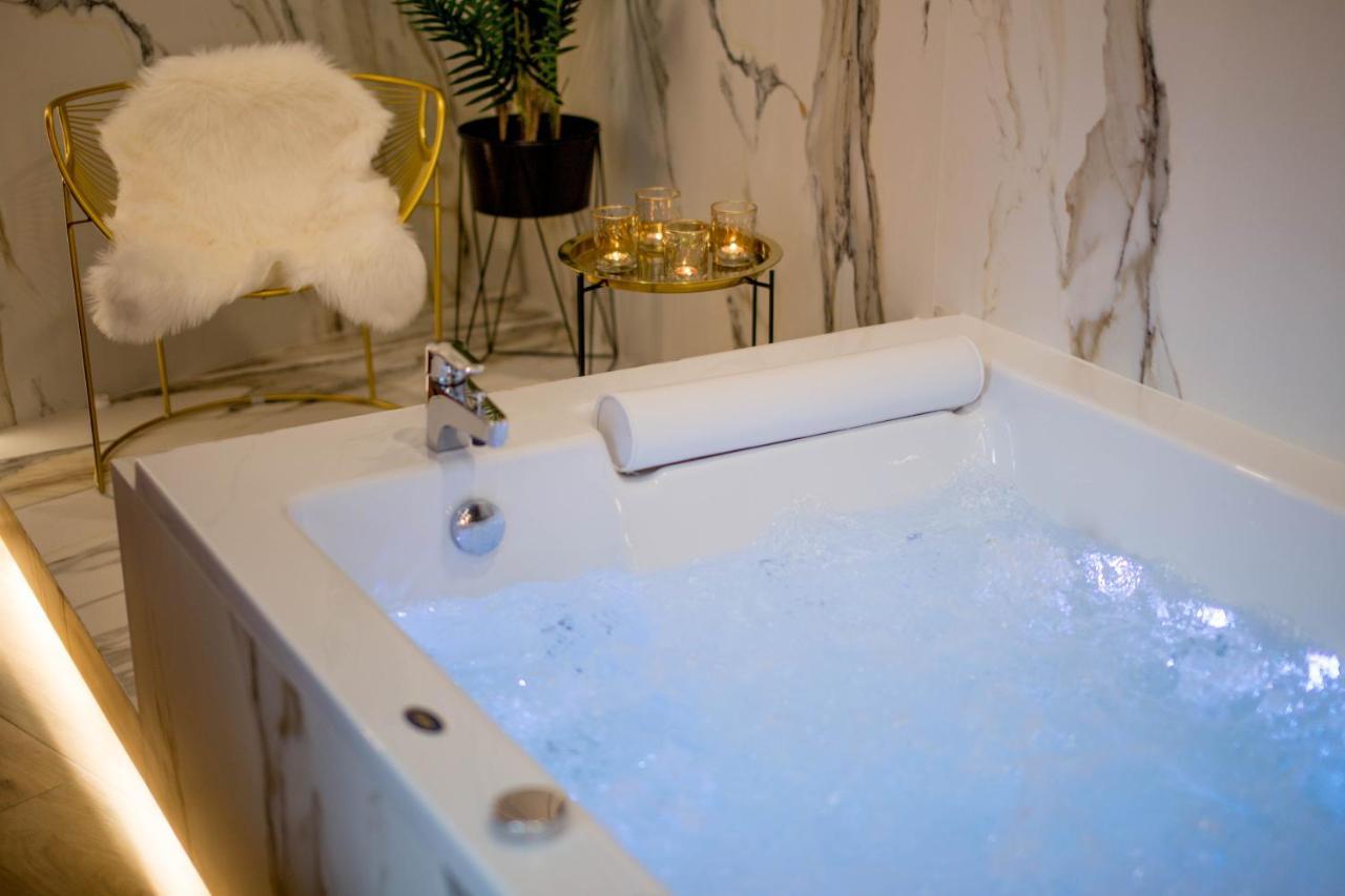 Jacuzzi Apartment Main Square Cracovie Extérieur photo